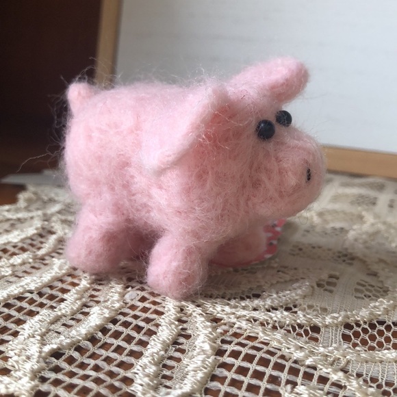 Handmade Needle Felted farm pig - Picture 10 of 16